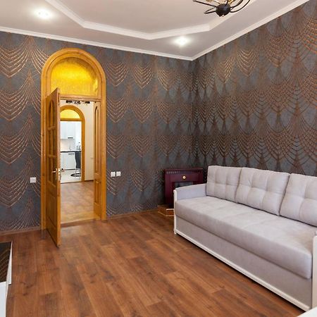 Leogrand Apartments Panteleimona Kulisha 27 Lviv Buitenkant foto