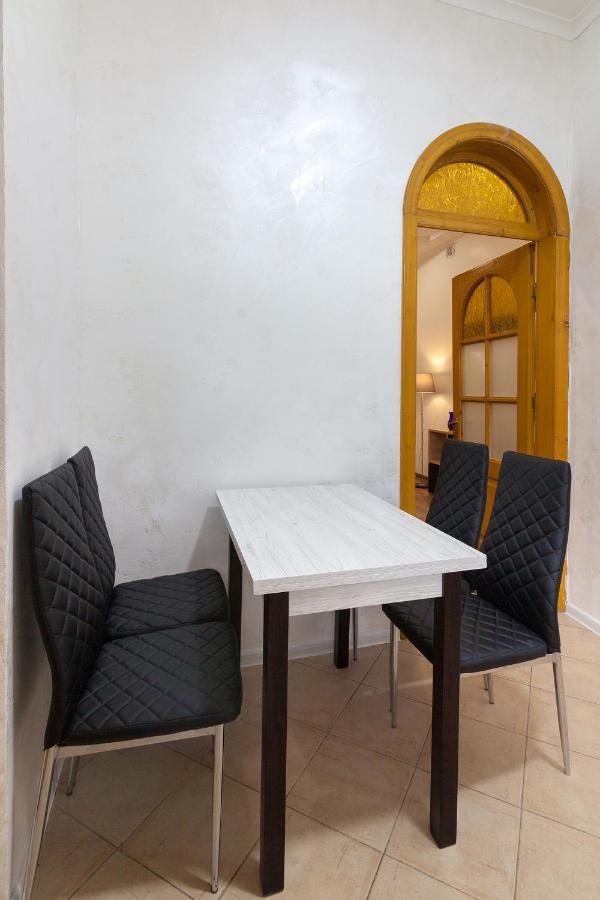 Leogrand Apartments Panteleimona Kulisha 27 Lviv Buitenkant foto