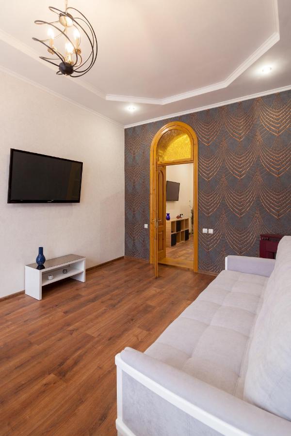 Leogrand Apartments Panteleimona Kulisha 27 Lviv Buitenkant foto