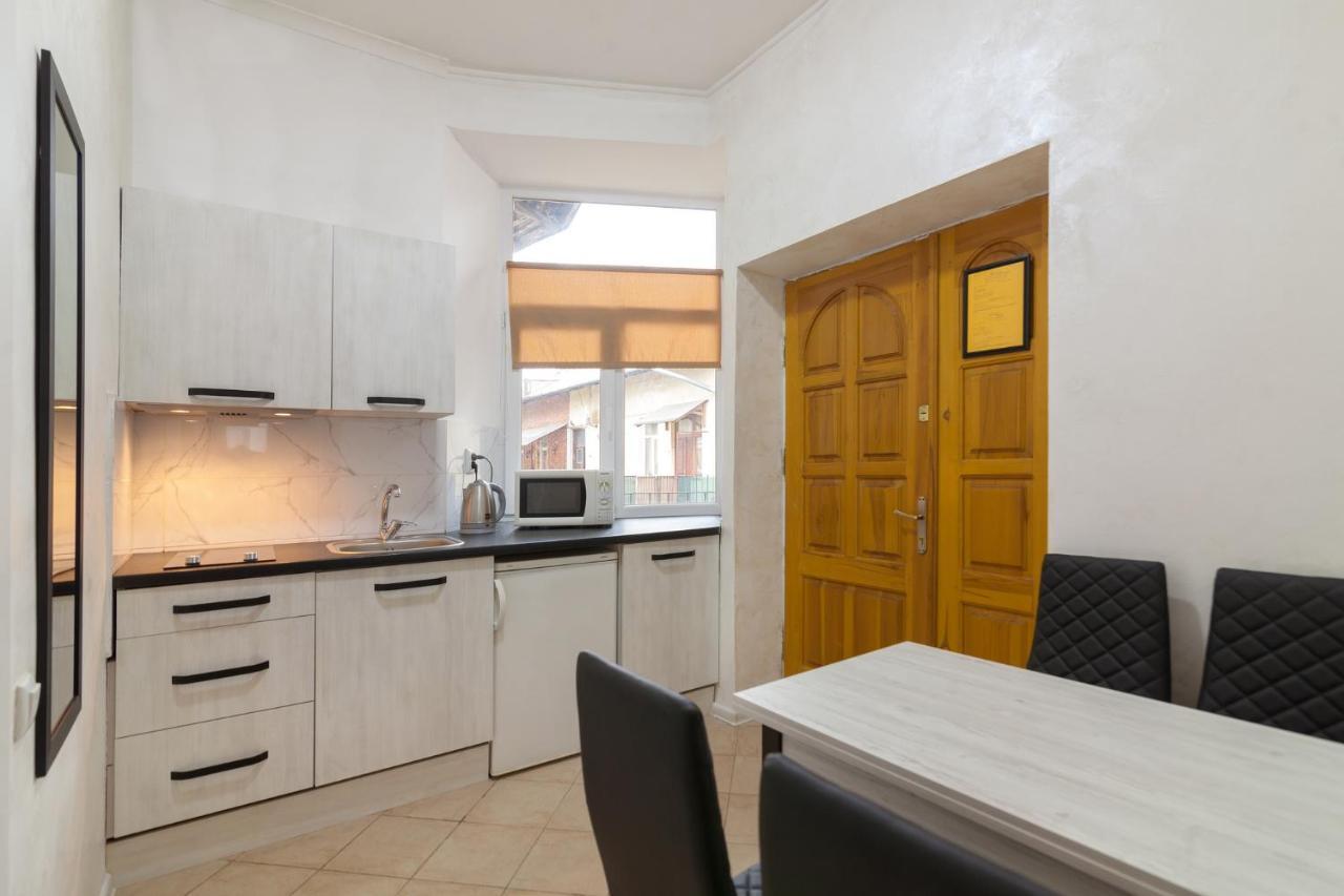 Leogrand Apartments Panteleimona Kulisha 27 Lviv Buitenkant foto