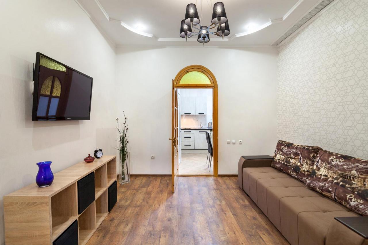 Leogrand Apartments Panteleimona Kulisha 27 Lviv Buitenkant foto