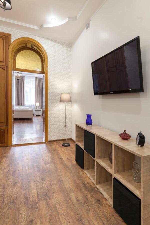 Leogrand Apartments Panteleimona Kulisha 27 Lviv Buitenkant foto